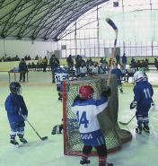 Své první úspěchy slaví i nejmenší hokejisté HC Káčata, kteří trénují na zimním stadionu v Hobby parku. 9 Dvě antuková hřiště odbíjené TJ Sokol Nový Bohumín»Na Kuželně«.