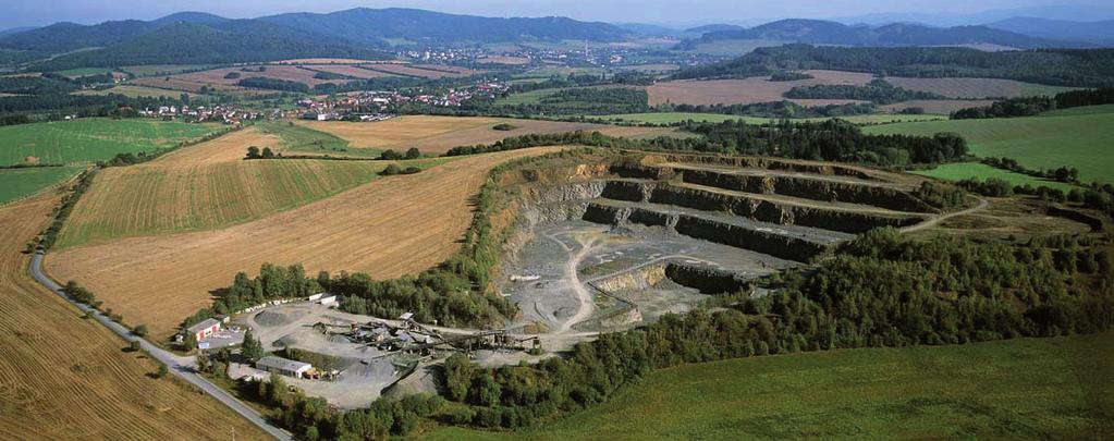 Přehled o prodeji a výrobě kameniva pro stavební účely v roce 2016 Organizace ve Sdružení Drcené kamenivo Prodej kameniva Písky, štěrkopísky BÖGL a KRÝSL, k.s. 680, 000 680,000 620,000 COLAS CZ, a.s. 2 337,160 2 337,160 2 517,049 Českomoravský štěrk, a.