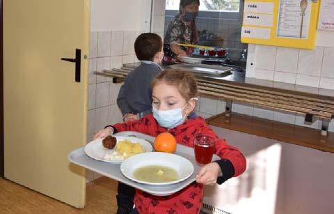Nejraději si hrajeme s legem, domečkem, máme oblíbené hry carcassone, šachy, dooble, brainbox, hrajeme si na rodinu, na obchod. Rádi luštíme různé rébusy.