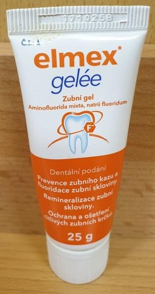 Obr. 92 - Elmex Geleé 1.8.2.13 Nano-hydroxyapatit Nano-hydroxyapatit je biokompatibilní látka, která je schopná penetrovat do struktury TZT.