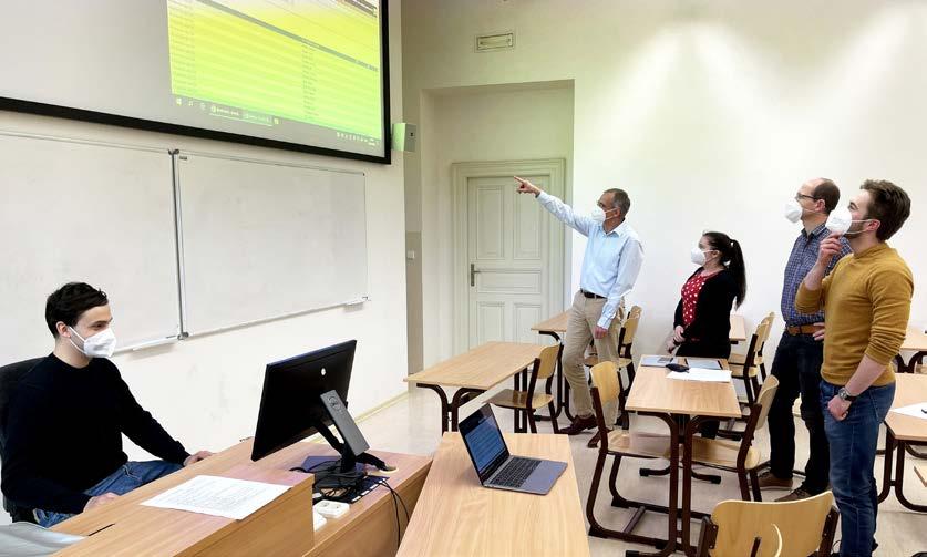 Když hodnocení prospívá Řadu let se hodnocení výuky stomatologických předmětů účastnilo jen pár studentů. Ostatní byli sice často nespokojení, ale nevěřili, že by jejich hlas mohl něco změnit.