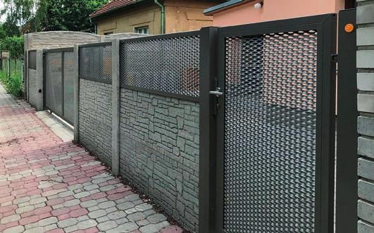 hloubky min 70 cm dle typu zeminy osadíme sloupky, zasypeme betonem typu C 12/15 nebo C 16/20 a provedeme jeho