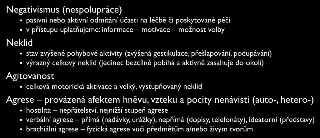 AGRESIVITA V PSYCHIATRII Negativismus (nespolupráce) pasivní nebo aktivní odmítání účasti na léčbě či poskytované péči v přístupu uplatňujeme: informace motivace možnost volby Neklid stav zvýšené