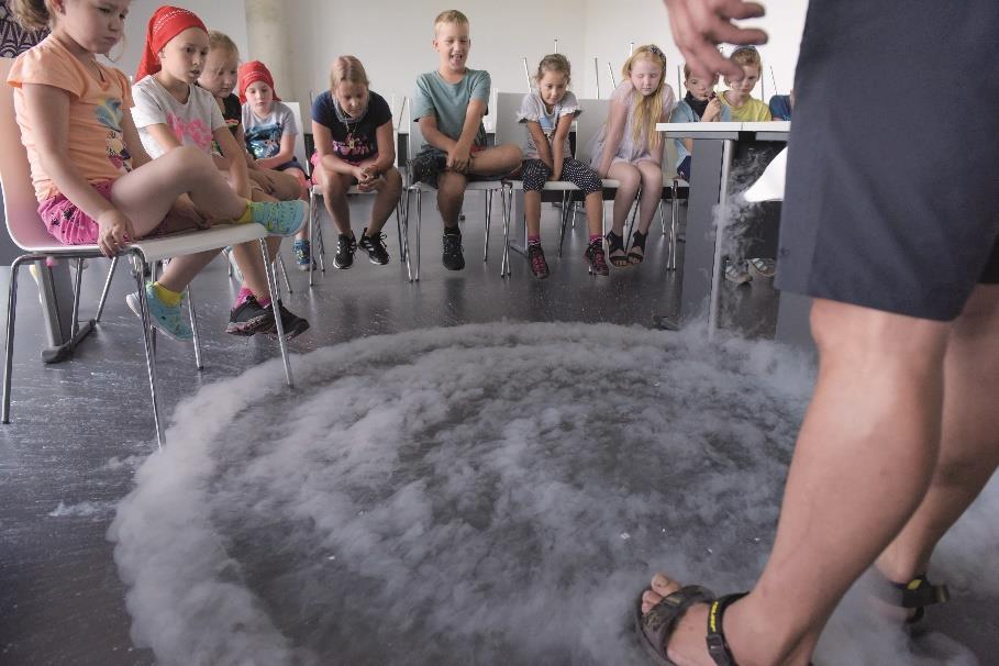 Ani o letních prázdninách naše laboratoře neosiřely.
