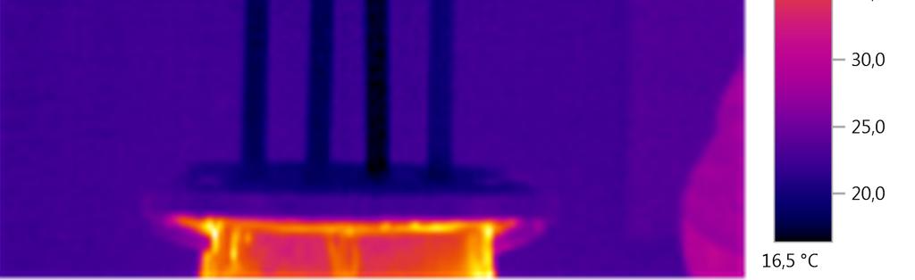 Měření probíhalo tak, že jsem vybalil veškeré vybavení, rozložil stativ a umístil na něj termokameru.