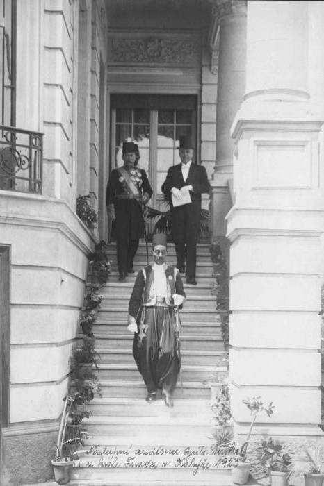 Obr. 6 Nástupní audience Cyrila Duška u krále Fuada v Kahýře, 1923 991 Obr. 7 Pohřeb Cyrila Duška v Káhiře, 12.