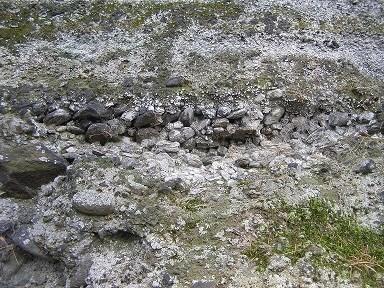 jihovýchodního směru a dále šternbersko-hornobenešovskou zónou.