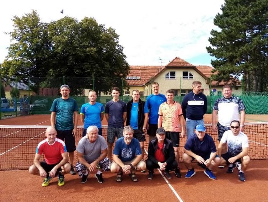 Tenisový turnaj mužů O pohár starosty městyse Letošní jubilejní tenisový turnaj mužů o putovní pohár starosty 15. v pořadí, proběhl za velice malé účasti, dne 5.9.2020.