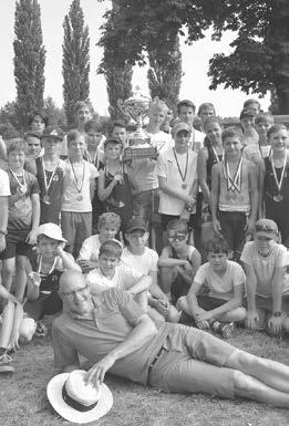 NOVÉ SLOVÁCKO SPORT SPORTOVNÍ ZPRAVODAJSTVÍ Z HODONÍNSKA, KYJOVSKA A VESELSKA ÚTERÝ / 5. 6. 2018 / ČÍSLO 23 Hodonínští veslaři bojovali na dvou frontách Náš tip Kopaná 1.A třída, skupina B, 25.