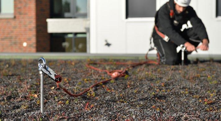 DOPLŇKY Systém ochrany proti pádu osob TOPSAFE Ochrana proti pádu osob ve stavebnictví i