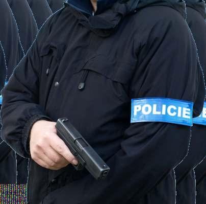 Prostor pro umístění ID panelu je osazen suchým zipem a umožňuje sejmutí nebo výměnu ID panelu. Pro policii jsou standardně dodávány panely v retroreflexním provedení a vyšívané, nereflexní provedení.