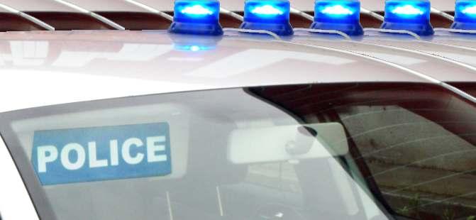 OZNAČENÍ NA SLUNEČNÍ CLONU NÁPIS NA SLUNEČNÍ CLONU IDENTIFIKUJÍCÍ POLICEJNÍ VOZIDLO Identifikační nápisy Univisor jsou určeny k označení civilních vozidel pro oficiální použití.