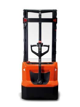 Ergonomie rukojeti Vynikající manévrovatelnost umožňuje mikropojezd ve stísněném provozu s ojí ve svislé