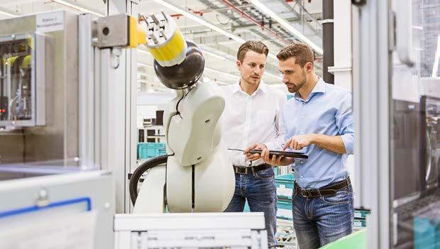 Informační technologie FOTO: SAP SYSTÉMOVÉ INTEGRACI POMÁHAJÍ POKROČILÉ TECHNOLOGIE Nejen specializované systémy a aplikace, například pro skladové hospodářství nebo řízení přeprav, mají v logistice