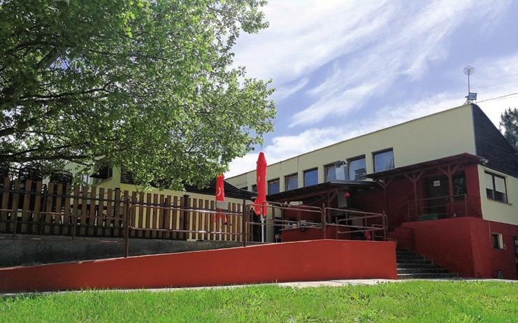 12 Život ve městě MĚSTO ŽIDLOCHOVICE ZPRAVODAJ Koupaliště s novými tryskami, v létě přibudou v mini farmě i klokani Lukáš Haluška Koupaliště města Židlochovice Příprava koupaliště nezačíná, jak si