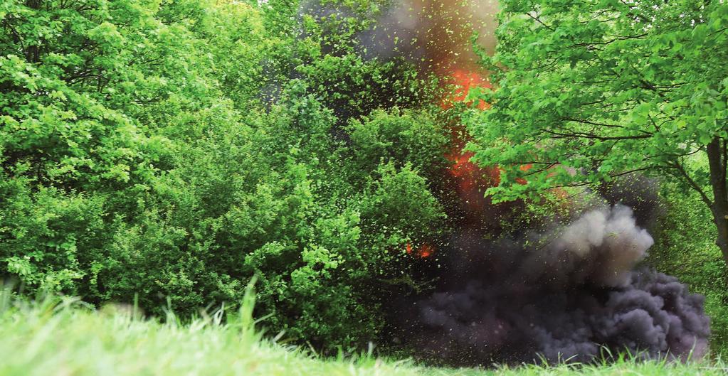 2 Informace ze samosprávy MĚSTO ŽIDLOCHOVICE ZPRAVODAJ >> pokračování ze strany 1 Rozruch a velké obavy vyvolala zpráva o výhrůžkách bombovými útoky na školská zařízení.