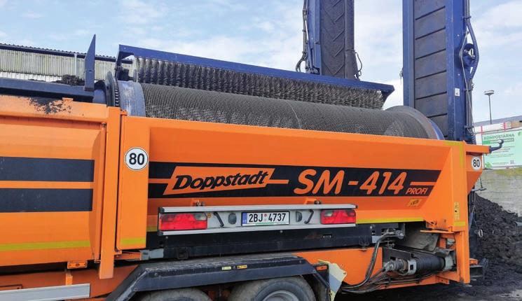 Protože ale komposty mít nechceme, shromažďujeme odpad doma, a abychom ochránili naše koše před znečištěním, vybavíme je igelitovým pytlíkem, který před vynesením důkladně opatříme uzlem.