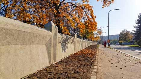 sanace a rekonstrukce rehabilitation and reconstruction Zámečnické konstrukce V rámci sanace byla provedena základní oprava (repase) vstupní branky v jižní zdi a vstupní brány hlavního vchodu, která