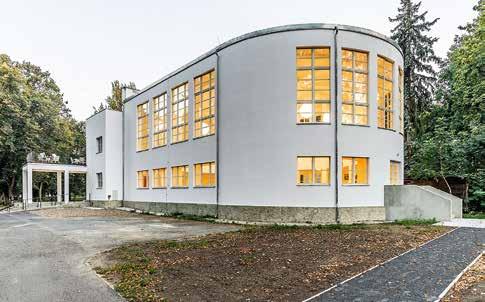 the added building of the inoperable electrical substation (before reconstruction), b) lit main hall with restorated windows on the 1st above-ground floor (after reconstruction) 8 Interior main hall: