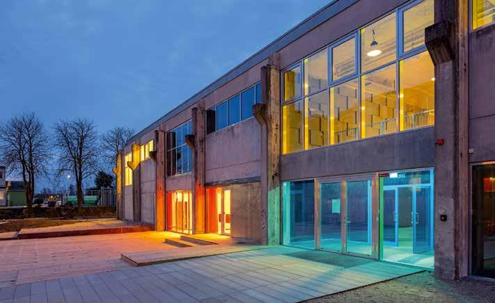Spektrum Spectrum 8 Investor Architektonické řešení Projekt Bygningsfonden Roskilde Festival Højskole MVRDV + COBE Norconsult Dodavatel Scandi Byg Realizace 2011 až 2019 4 Tribuna s dřevěnými