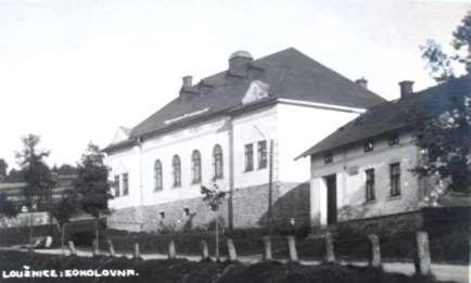 SOKOLSKÁ JEDNOTA Stará sokolovna postavena v letech 1920-23, stavitel Vosádko, pozemek 500m2, zastaveno 320m2, cena 300.000,- Kč, počáteční kapitál 36.