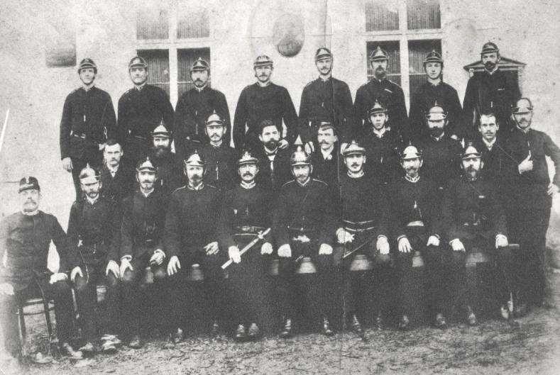 POŽÁRY v Loužnici v době do II.světové války: - v 70. letech Na Rovince v 19. století pravděpodobně 1861-1870) vyhořel dům pana Josefa Linky, na rovince čp. 44.