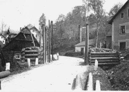 SUDETY Jelikož jablonecký okres připadl po zabrání Sudet Německu, stala se hranice našeho katastru, hranicí říšskou.