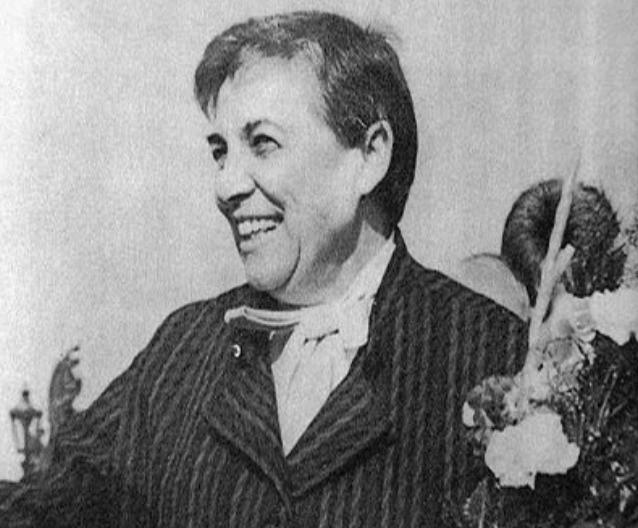 Ludmila Mojžíšová (nar. 25.9.1932) celý svůj život zasvětila práci v oblasti léčby a prevence FUNKČNÍCH PORUCH POHYBOVÉHO ÚSTROJÍ.