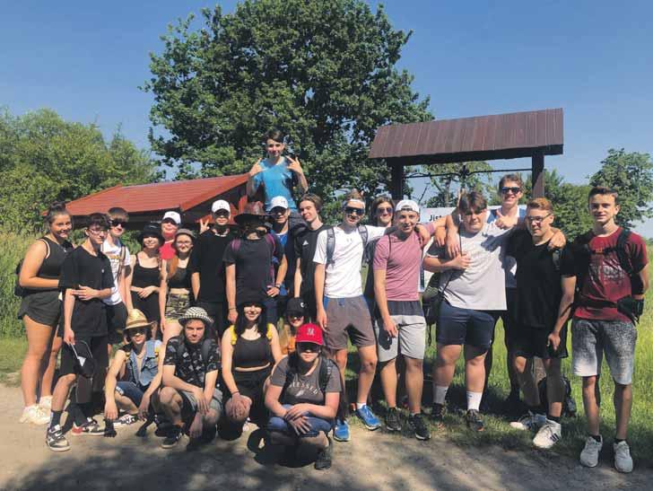 například labutě, volavky a motáka pochopa, který je součástí znaku CHKO Poodří.