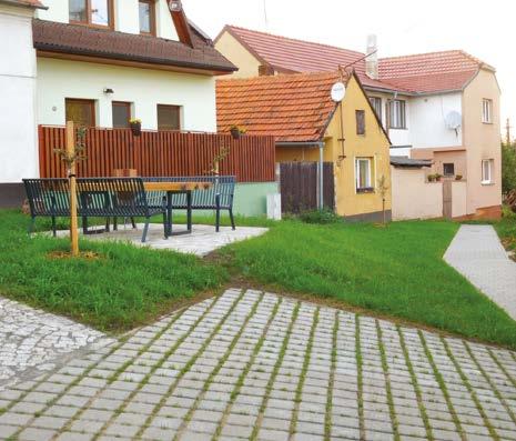 Zrevitalizovaný prostor byl využitý ke kvalitnímu oddechovému místu a intimnímu návesnímu prostoru s úpravou zeleně, pochůzných ploch a