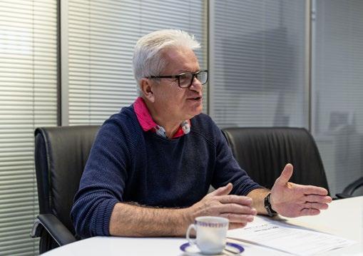 Jak vzpomínáte na své začátky s počítači? Do roku 1989 stála výpočetní technika v Československu na výrobcích RVHP, východní větve, která se snažila kopírovat americké počítače IBM.