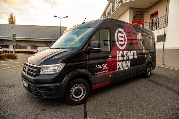 TRAMVAJ SPOJUJE STYLOVÝ BRANDING OD NAŠEHO PARTNERA, SPOLEČNOSTI