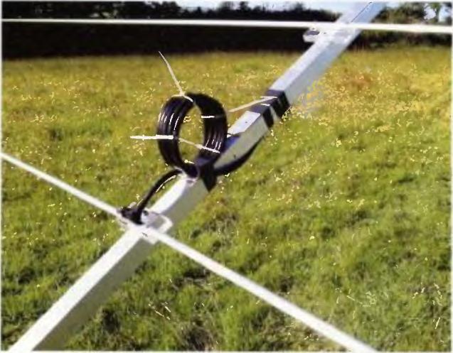 K jejich potlačení se používají symetrizačni členy, avšak velmi dobře funguji prosté tlumivky, pokud představují vysokou impedanci převážně rezistivniho charakteru (Rs > Xs), vloženou do cesty těchto