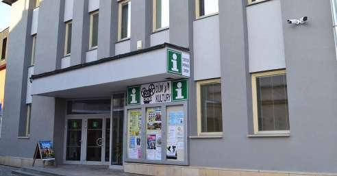 (červenec, srpen) TIC POSKYTUJE: turistické informace informace o ubytovacích a stravovacích možnostech prodej map, pohlednic, turistických známek a dalších materiálů vyhledávání dopravních spojů
