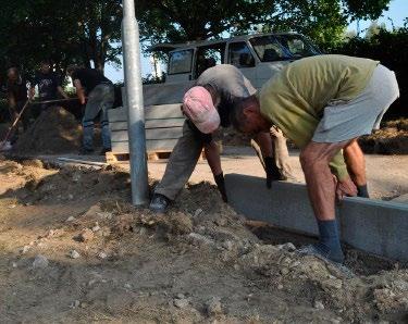Nechápu, jak se dostali až ke dveřím, jak překonali zvonky s kamerou u vchodu do našeho paneláku, diví se další seniorka, jejíž jméno má redakce k dispozici.