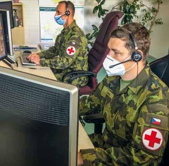 13 Rotmistři Jakub Vrána a Jan Tureček: pomáhali jsme bývalým kolegům na operačním centru zlínské záchranné služby Dva vojáci posílili během pandemie operační centrum Zlínského kraje na lince 155.