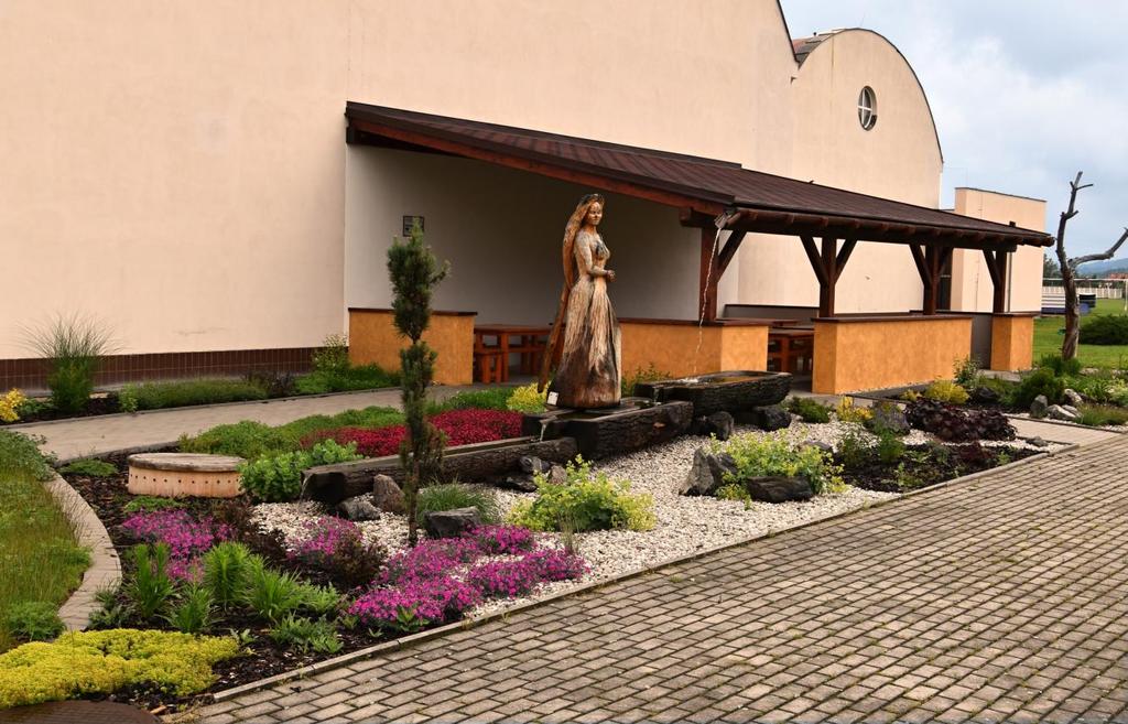 Venkovní přírodovědná učebna Ve spojení s přírodou reg. č. CZ.06.4.59/0.0/0.