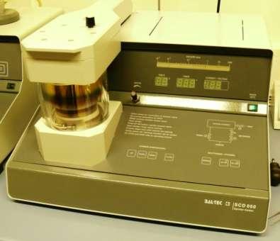 Obr. 7: Naprašovací zařízení Bal-Tec SCD 050 v Laboratoři