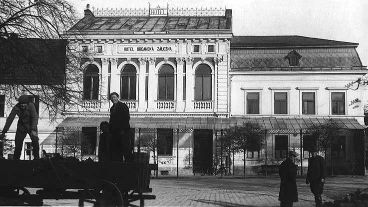 Řez hotelem. v patře taneční sál s orchestřištěm a galerií, malý debatní salonek i byt. Budova neměla celkové podsklepení.