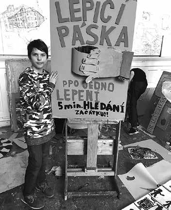 čtrnáctidenní rytmus, to znamená účast na dvouhodinové přednášce jednou za dva týdny. V únoru začíná letní semestr, který pak trvá do konce května.