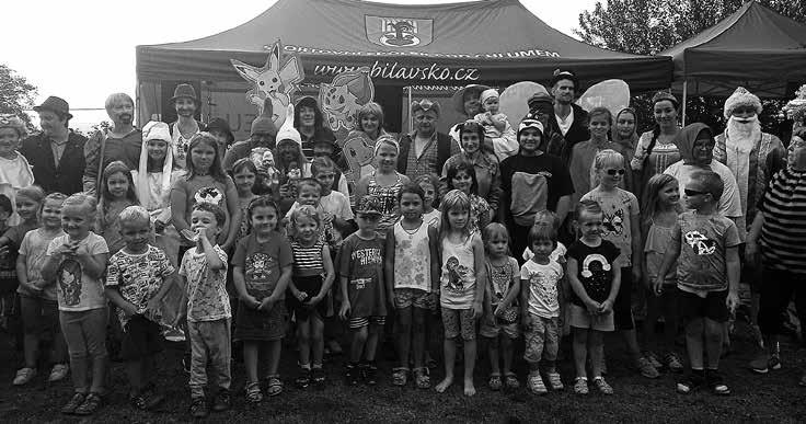 První prázdninovou sobotu odstartovaly program na hřišti pod Chlumem bystřické mažoretky Babystars a Ministars, na které navázalo vystoupení klauna a žongléra Pepy ze žonglérské skupiny Dva v kruhu.