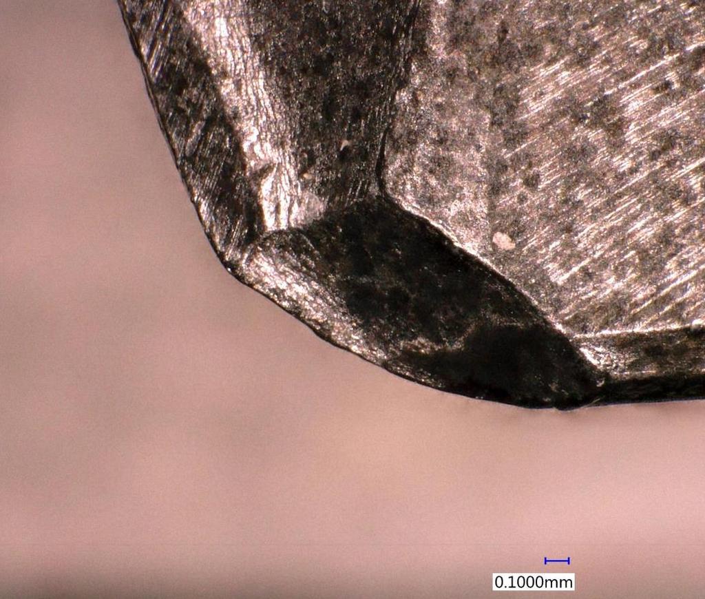 Kolo č. 3 Na následujícím Obrázek 75 je mikroskopický snímek defektu na ozubeném kole č. 3. Defekt Obrázek 75 Mikroskopický snímek defektu kola č.