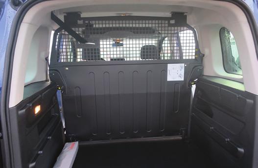 Nový citroën Berlingo standardní výbava LIVE PROFI > Čelní boční airbagy řidiče a spolujezdce s možností odpojení airbagu spolujezdce > Hlavové airbagy pro první a druhou řadu sedadel > Bezpečnostní
