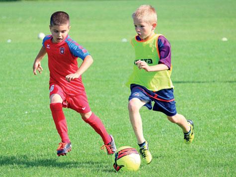 Ty se budou týkat pouze prostoru uvnitř, na hrací ploše by měly Sportování v tělocvičně máme bohužel stále zakázáno, tak aspoň zbývá trochu času bilancovat sezonu minulou.