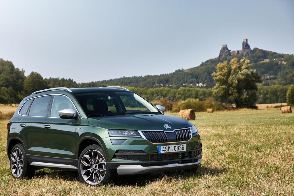 CENÍK ŠKODA KAROQ Spotřeba WLTP [l/100km] Emise CO 2 WLTP [g/km] AKČNÍ MODEL 2021 1,0 TSI 81 kw 5,7-6,6 129,5-148,6 530 900 Kč 564 900 Kč 613 900 Kč 672 900 Kč 1,5 TSI 110 kw