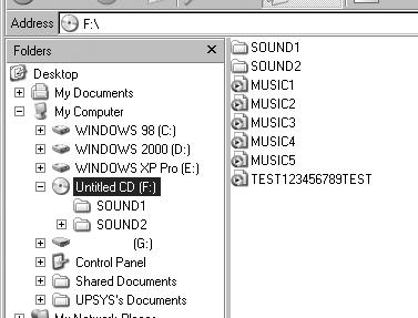 Použití vyjímatelné paměti Nahrávání souborů 1 Připojte jeden konec k portu USB na zadní straně vašeho PC a potom zapojte druhý konec do konektoru USB na vašem přehrávači MP3.