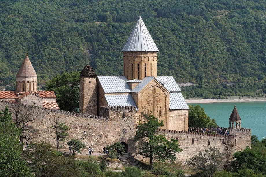 nky Praha - Tbilisi a zpět vč. let.