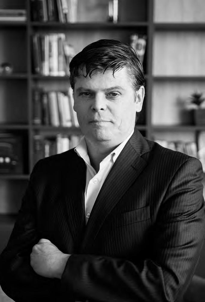2.4.3 MANAŽER SEKCE ICT PETR HOUŽVÍK (* 1972) Jaké je vaše vzdělání? Středoškolské. Obor sdělovací technika. Jak dlouho působíte ve společnosti Ve společnosti působím od roku 1998.