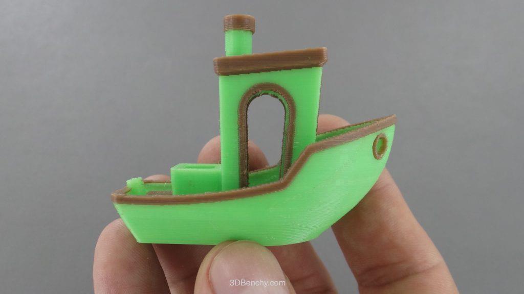 Obr. 21 Zkušební artefakt 3DBenchy [36] 2.3 Vliv parametrů na 3D tisk z PLA Zásadním vlivem na výsledek procesu FDM tisku mají vstupní parametry.