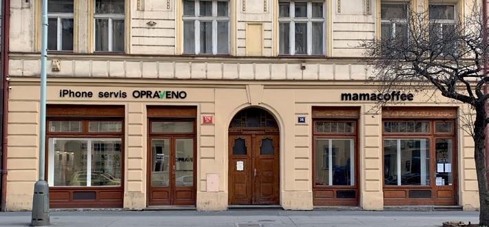 PŘÍKLADY DOBRÉ PRAXE OZNAČOVÁNÍ PROVOZOVEN Firemní nápisy 21 Dvě provozovny v jednom činžovním